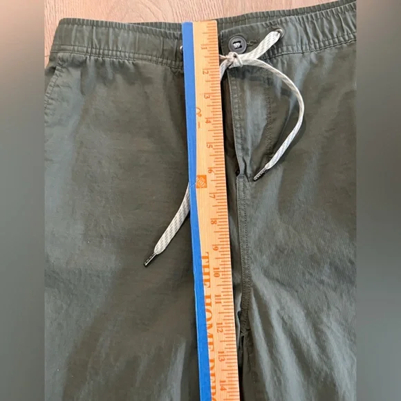 VUORI Women's Ripstop Wide Leg Cropped Pants Army Green Size Large EUC VW416 - Picture 10 of 12